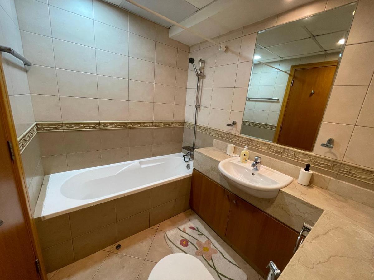 Metro Premium Location Spacious 2 Bedroom Apartment Right Next To The Metro Dubai Bagian luar foto
